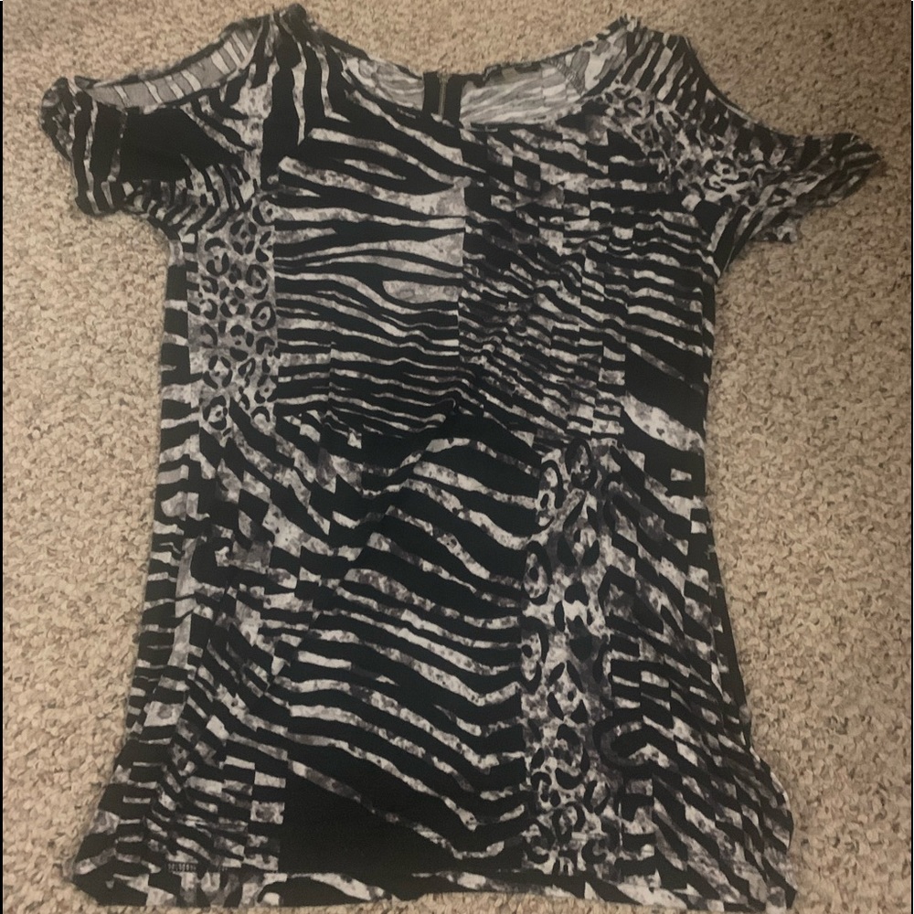 Cold Shoulder Cable & Gage shirt Size XS
